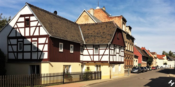 Historischer Fachwerkbau am Pleißenufer in der Zwickauer Straße