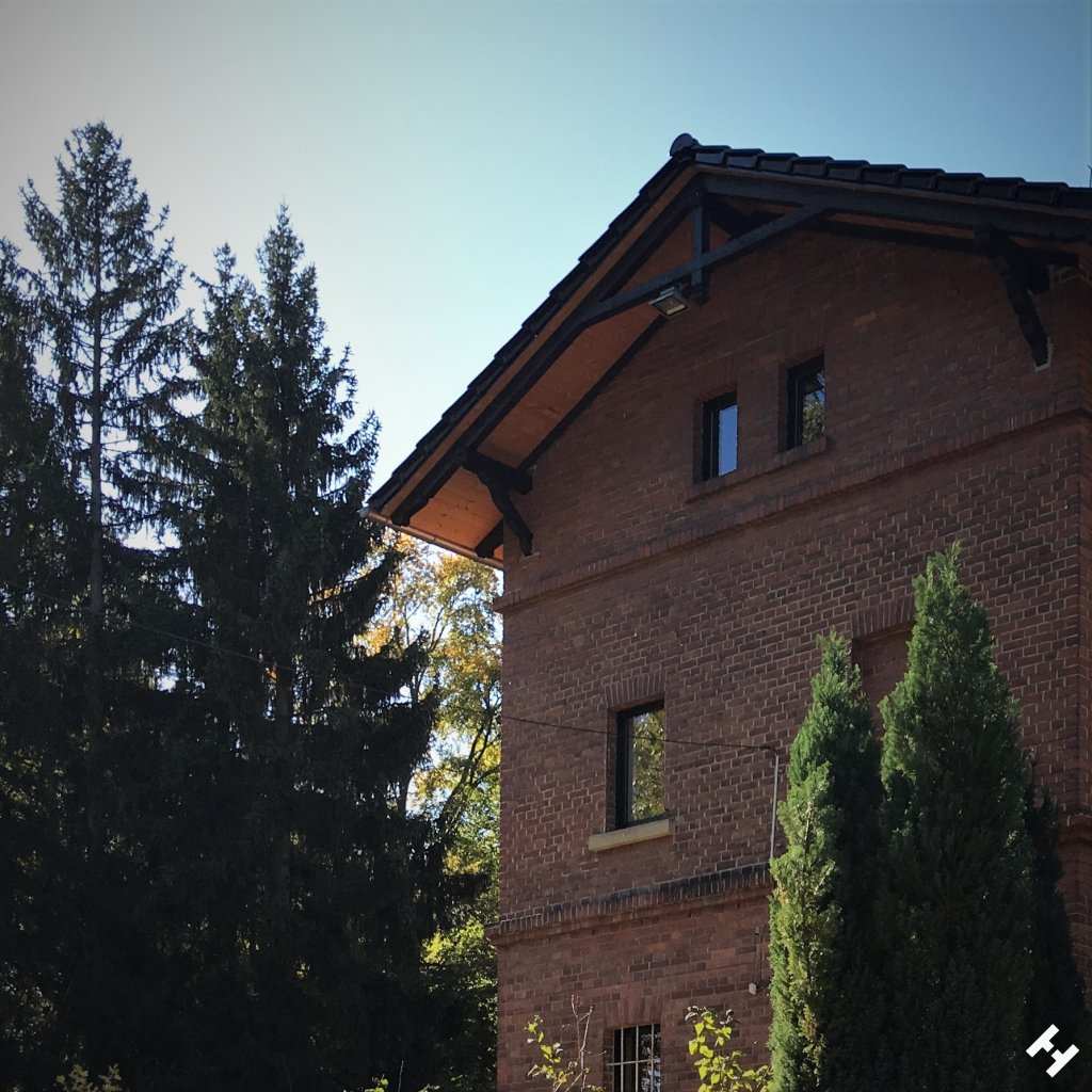 Bahnhofsgebäude als Backsteinbau der Werdauer Waldeisenbahn