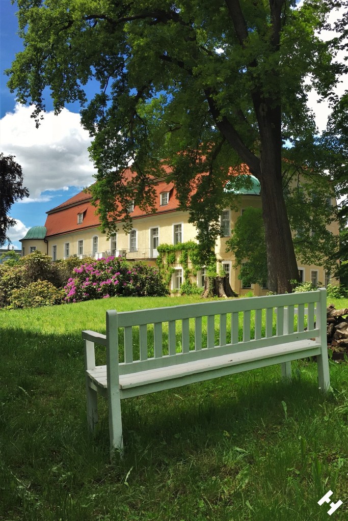 Wasserburg mit Hotel, Sporthalle und Tagung in Neukirchen