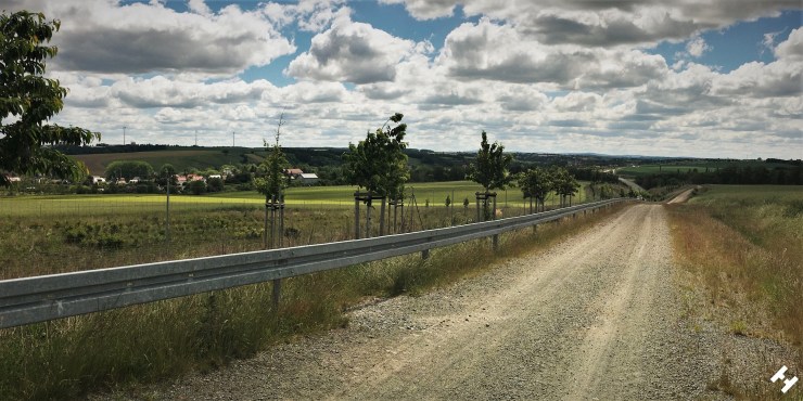 Parallel zur Bahnlinie Leipzig-Hof im Pleißetal
