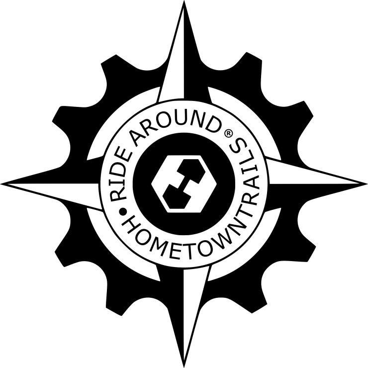 Rundes Logo bestehend aus einem Zahnrad, Kompass, Innensechskant und Schriftzug